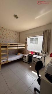 Oportunidade Imperdível em Condomínio Fechado!