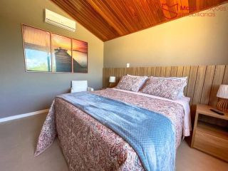 Casa de á Venda com 4/4, sendo 4 suítes no Condomínio Ilha dos Pássaros.