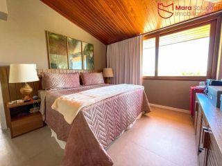 Casa de á Venda com 4/4, sendo 4 suítes no Condomínio Ilha dos Pássaros.