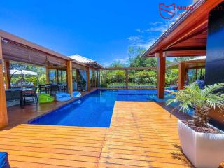 Casa de á Venda com 4/4, sendo 4 suítes no Condomínio Ilha dos Pássaros.