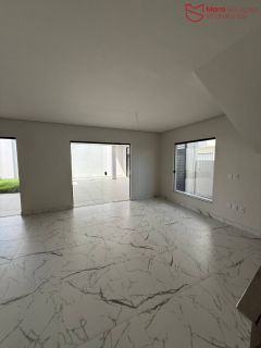 Casa de á Venda com 4/4, sendo 4 suítes no Condomínio Ilha dos Pássaros.