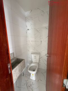 Casa de á Venda com 4/4, sendo 4 suítes no Condomínio Ilha dos Pássaros.