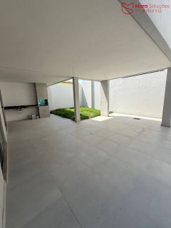 Casa de á Venda com 4/4, sendo 4 suítes no Condomínio Ilha dos Pássaros.