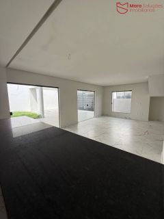 Casa de á Venda com 4/4, sendo 4 suítes no Condomínio Ilha dos Pássaros.