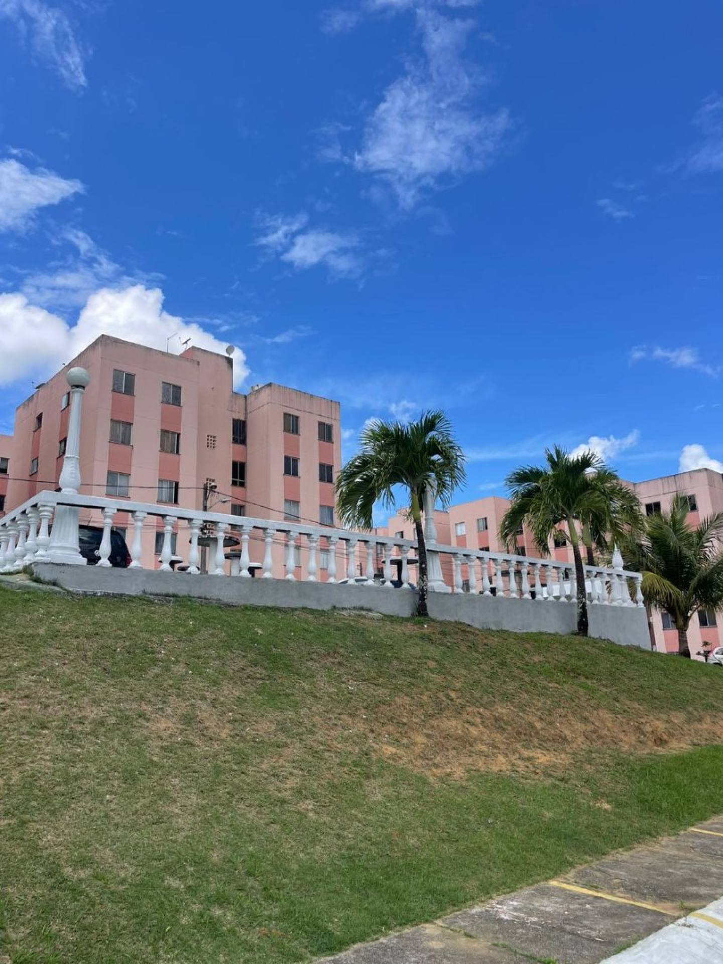 Apartamento á Venda com 2/4 no cond. Residencial Jardim Ipitanga Life!!