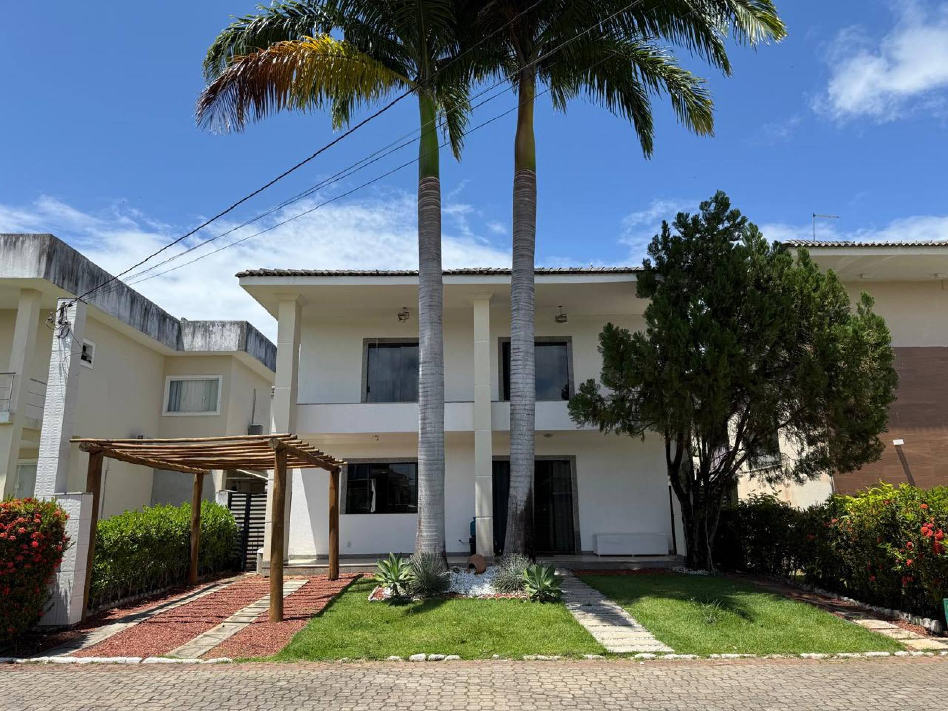 Casa Alto Padrão no Condomínio Reserva Mundo Verde – Abrantes / Lauro de Freitas.