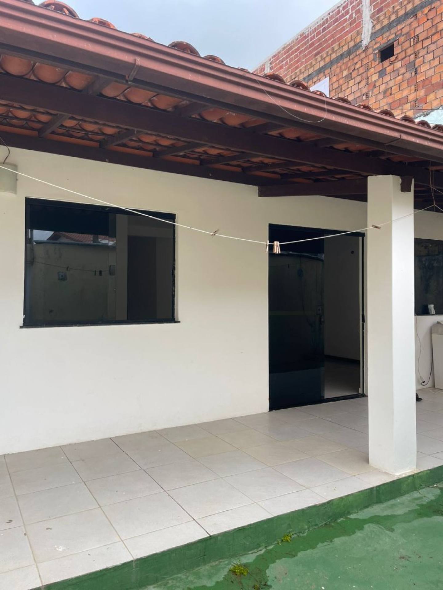 3 imóveis em um só terreno, a apenas 800 metros da praia!