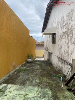 3 imóveis em um só terreno, a apenas 800 metros da praia!