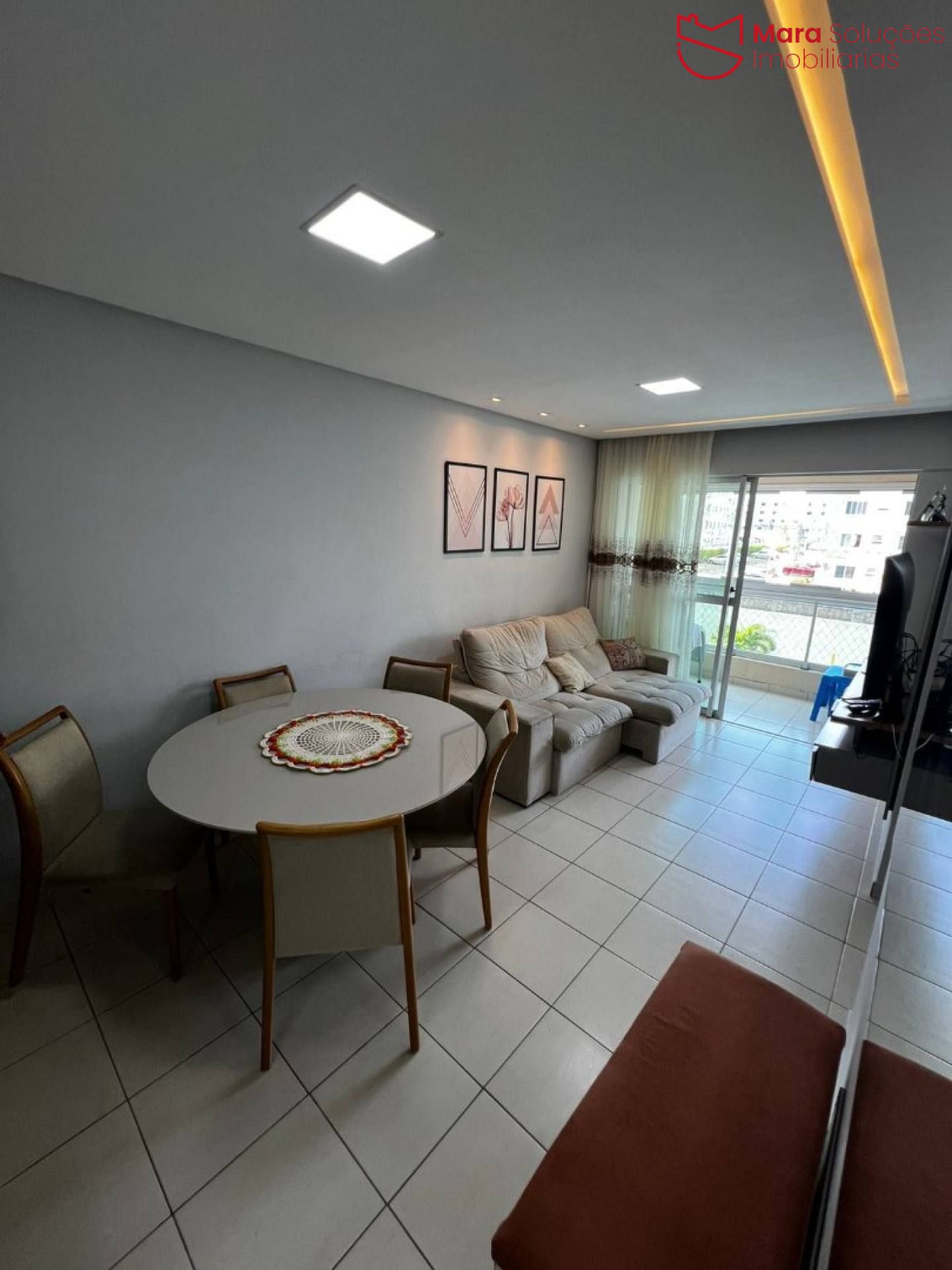 Apartamento Á Venda com 2/4, sendo 1 suíte no cond. Torres do Atlântico.