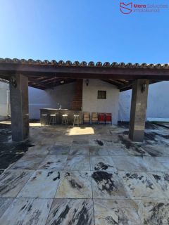 oportunidade no Hortovillas! Se você procura um imóvel espaçoso, com potencial para investimento e localizado em um dos condomínios mais luxuosos de Lauro de Freitas.