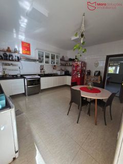 oportunidade no Hortovillas! Se você procura um imóvel espaçoso, com potencial para investimento e localizado em um dos condomínios mais luxuosos de Lauro de Freitas.