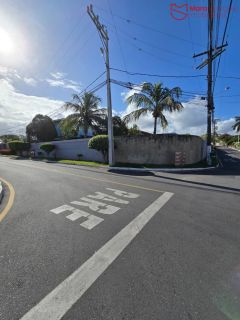 oportunidade no Hortovillas! Se você procura um imóvel espaçoso, com potencial para investimento e localizado em um dos condomínios mais luxuosos de Lauro de Freitas.