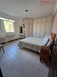 oportunidade no Hortovillas! Se você procura um imóvel espaçoso, com potencial para investimento e localizado em um dos condomínios mais luxuosos de Lauro de Freitas.