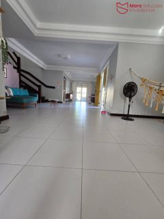 oportunidade no Hortovillas! Se você procura um imóvel espaçoso, com potencial para investimento e localizado em um dos condomínios mais luxuosos de Lauro de Freitas.