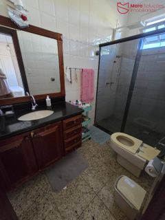 oportunidade no Hortovillas! Se você procura um imóvel espaçoso, com potencial para investimento e localizado em um dos condomínios mais luxuosos de Lauro de Freitas.