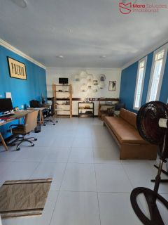 oportunidade no Hortovillas! Se você procura um imóvel espaçoso, com potencial para investimento e localizado em um dos condomínios mais luxuosos de Lauro de Freitas.