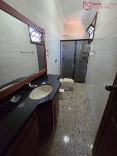 oportunidade no Hortovillas! Se você procura um imóvel espaçoso, com potencial para investimento e localizado em um dos condomínios mais luxuosos de Lauro de Freitas.