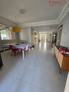 oportunidade no Hortovillas! Se você procura um imóvel espaçoso, com potencial para investimento e localizado em um dos condomínios mais luxuosos de Lauro de Freitas.