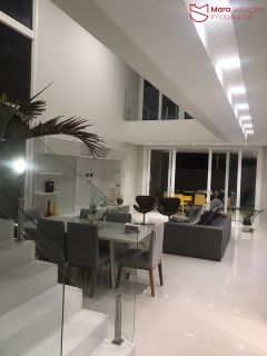 Casa de Alto padrão com 5/4 em Vilas do Atlântico!