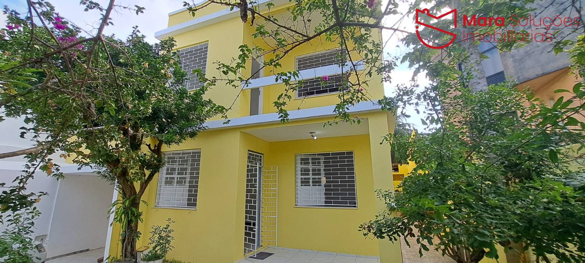 Casa ampla com dois pavimentos 6/4 para aluguel no Rio Vermelho.