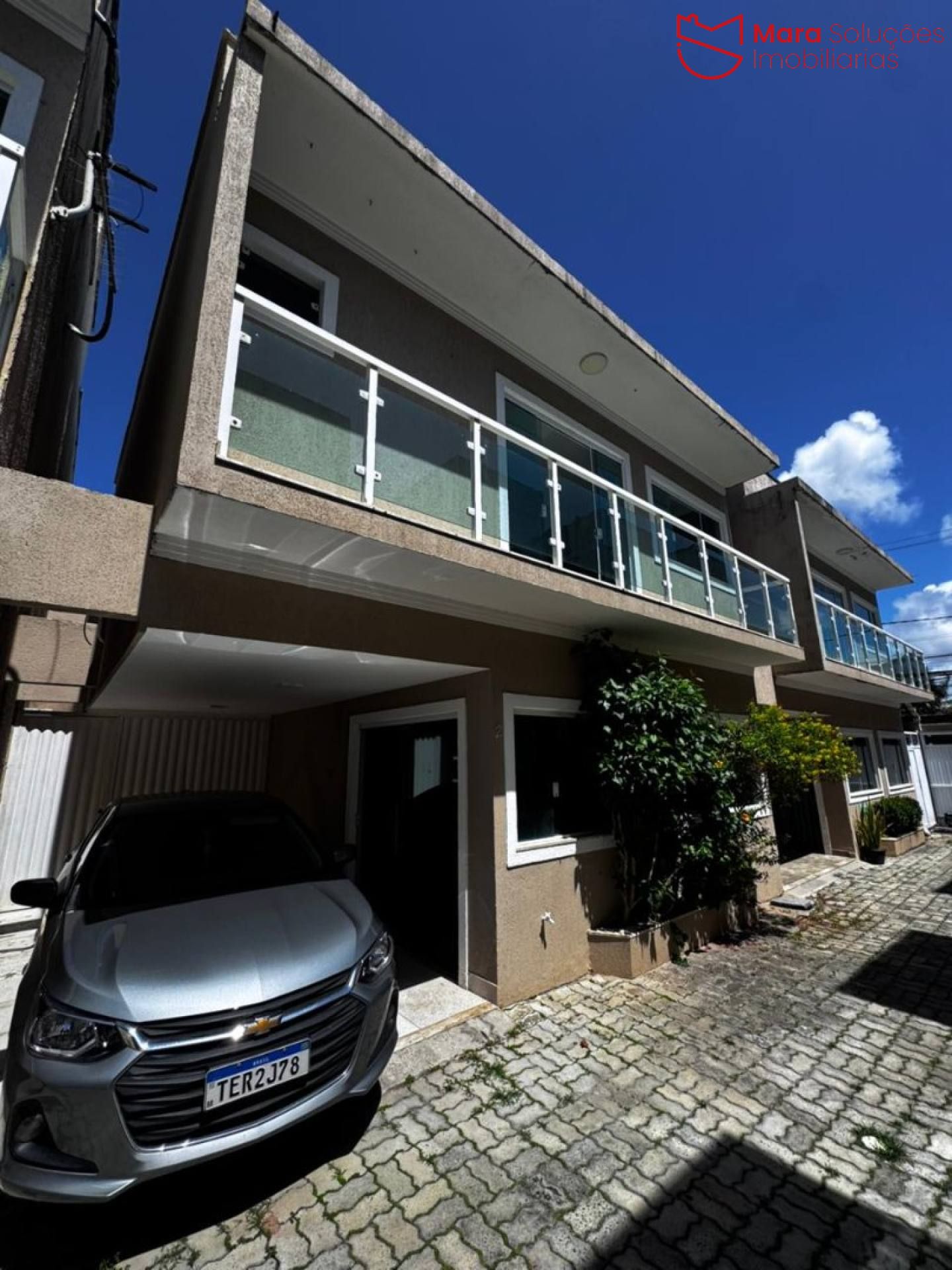 Casa à venda em Ipitanga – condomínio fechado.