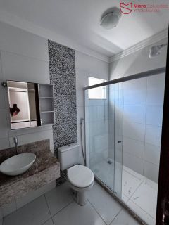 Casa à venda em Ipitanga – condomínio fechado.