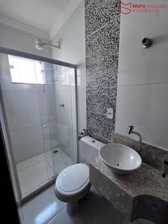 Casa à venda em Ipitanga – condomínio fechado.