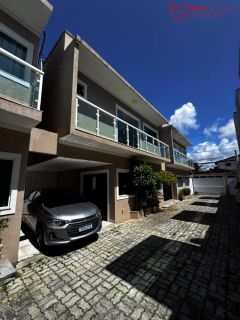 Casa à venda em Ipitanga – condomínio fechado.