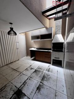 Casa à venda em Ipitanga – condomínio fechado.