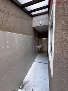 Casa à venda em Ipitanga – condomínio fechado.