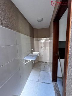 Casa à venda em Ipitanga – condomínio fechado.