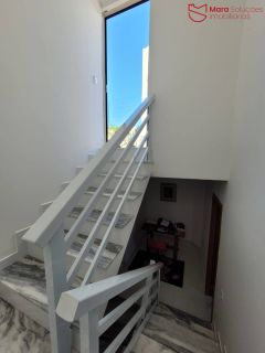 Triplex com 3 suítes em rua pública em Ipitanga.