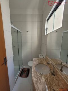 Triplex com 3 suítes em rua pública em Ipitanga.