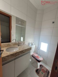 Triplex com 3 suítes em rua pública em Ipitanga.