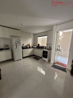 Triplex com 3 suítes em rua pública em Ipitanga.