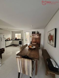 Triplex com 3 suítes em rua pública em Ipitanga.