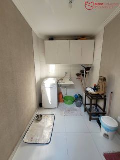 Triplex com 3 suítes em rua pública em Ipitanga.