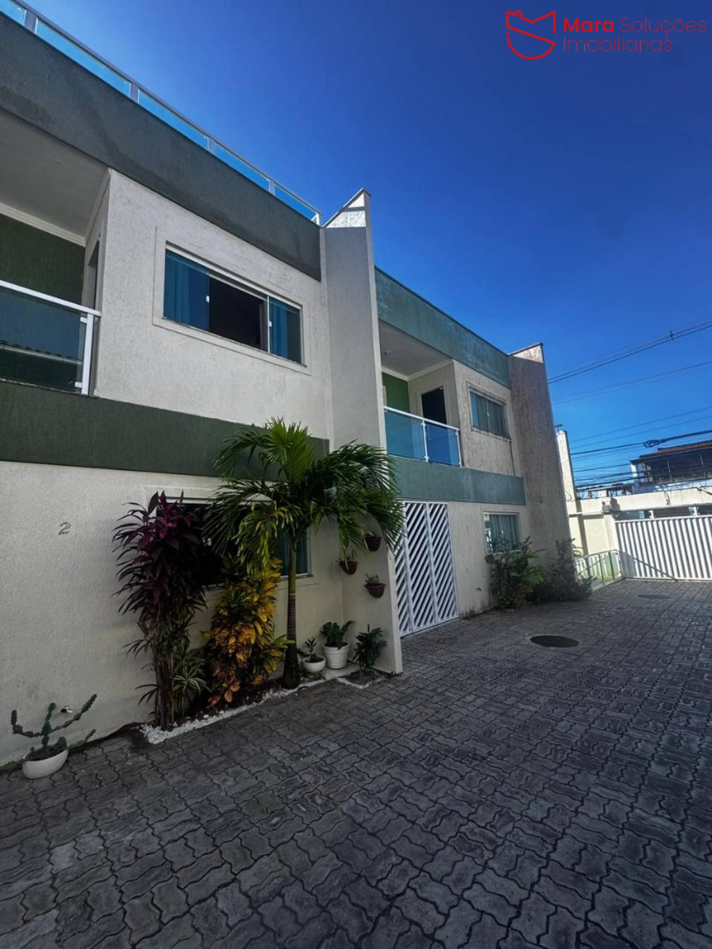 Casa Triplex á Venda com 3 suítes na Avenida Amarílio Thiago.