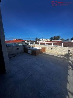 Casa Triplex á Venda com 3 suítes na Avenida Amarílio Thiago.