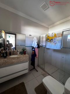 Casa Triplex á Venda com 3 suítes na Avenida Amarílio Thiago.