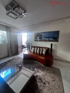 Casa Triplex á Venda com 3 suítes na Avenida Amarílio Thiago.