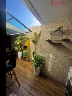 Casa Triplex á Venda com 3 suítes na Avenida Amarílio Thiago.