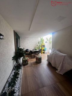 Casa Triplex á Venda com 3 suítes na Avenida Amarílio Thiago.