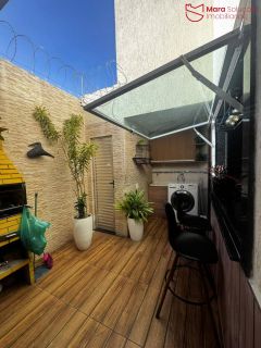 Casa Triplex á Venda com 3 suítes na Avenida Amarílio Thiago.