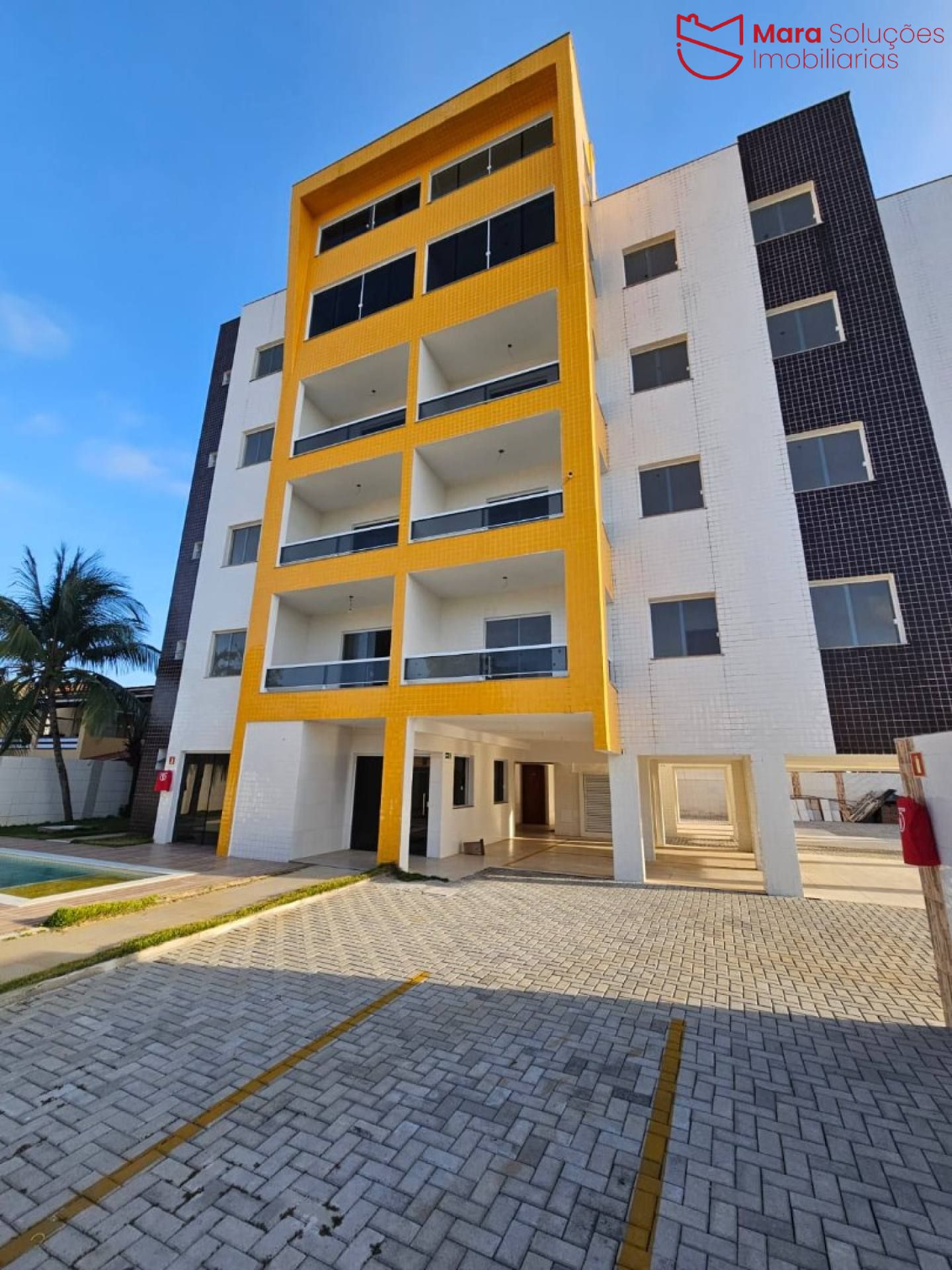 Apartamento em Ipitanga  com 2, 3/4  ou cobertura.