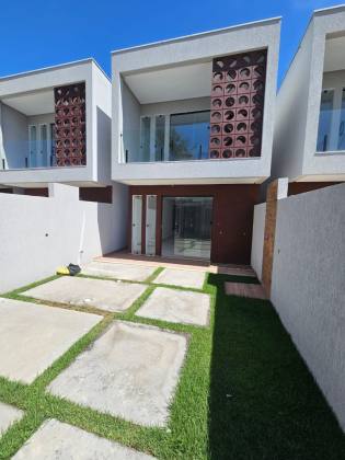 Casa em Pitangueiras  com 3 suites.