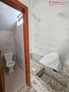 Casa Triplex em Condomínio na região de Pitangueiras.