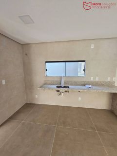 Casa Triplex em Condomínio na região de Pitangueiras.