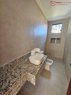 Casa Triplex em Condomínio na região de Pitangueiras.