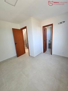 Casa Triplex em Condomínio na região de Pitangueiras.